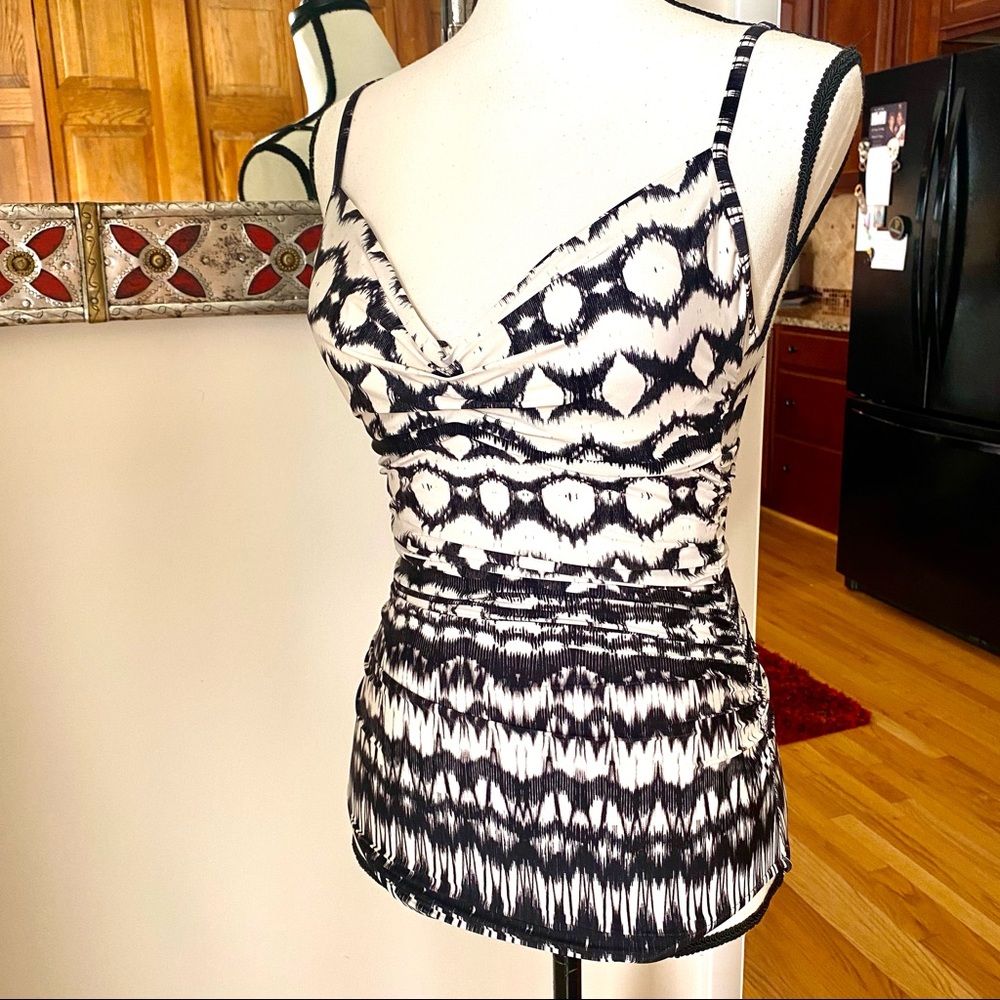 VINTAGE BADGLEY MISCHKA 🌺 A LOVELY One- Piece Swimsuit !☀️Softest silky feel !